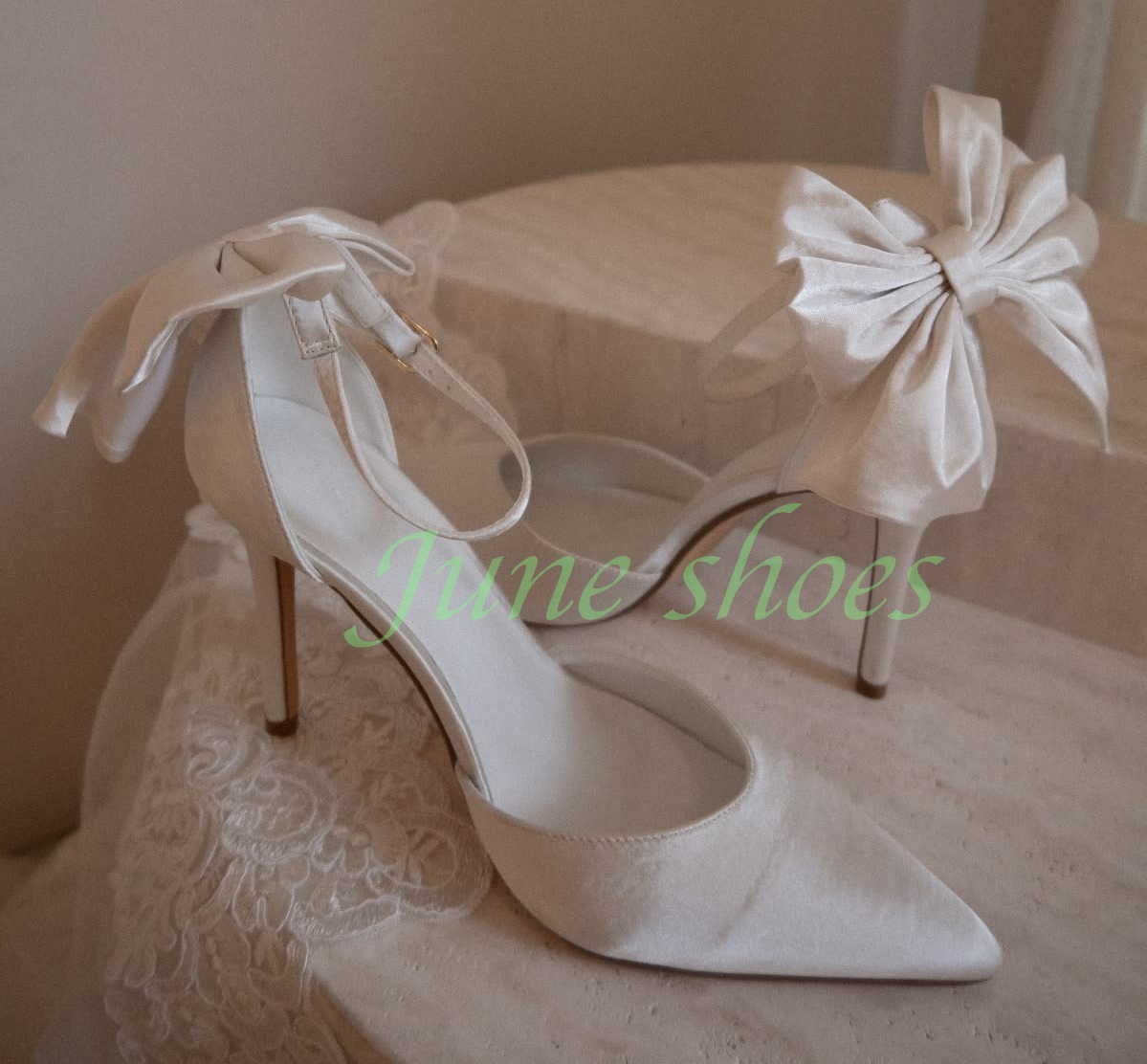 Sepatu Hak Tinggi Wanita Ivory - Satin Bow Tie ulasan dan harga
